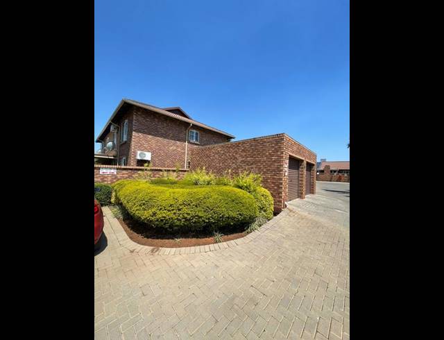 4 BEDROOM TOWNHOUSE FOR SALE IN MONTANA